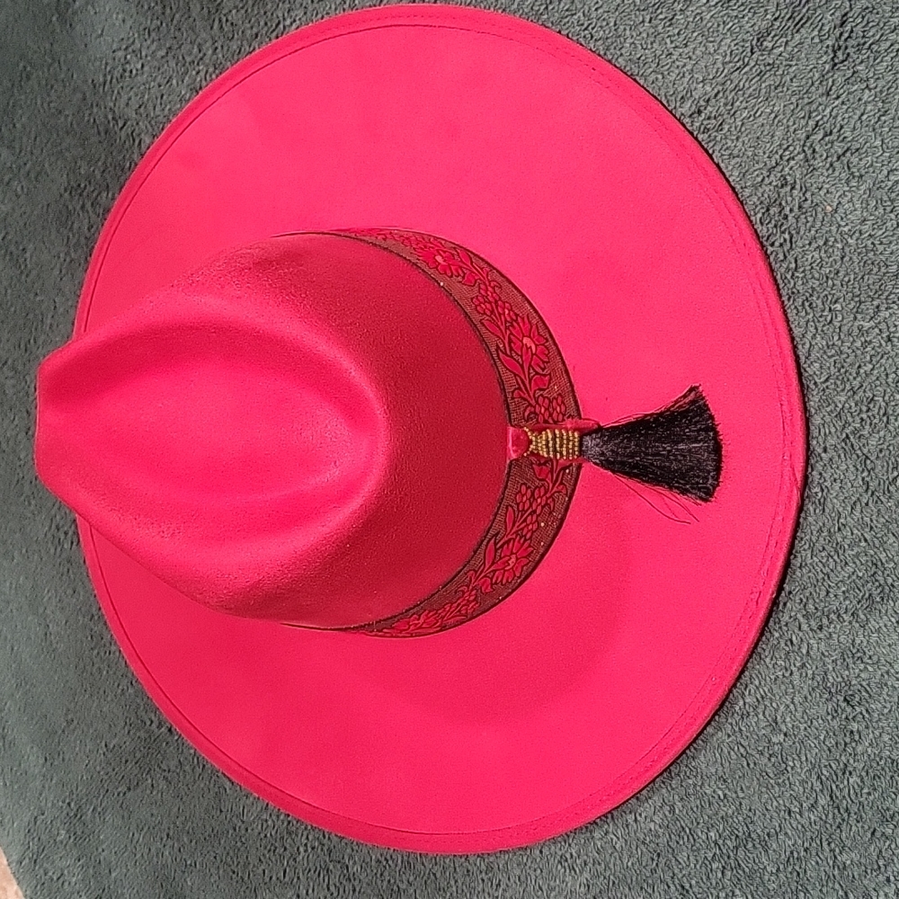 Hats N Roses - Picture 2 of 4